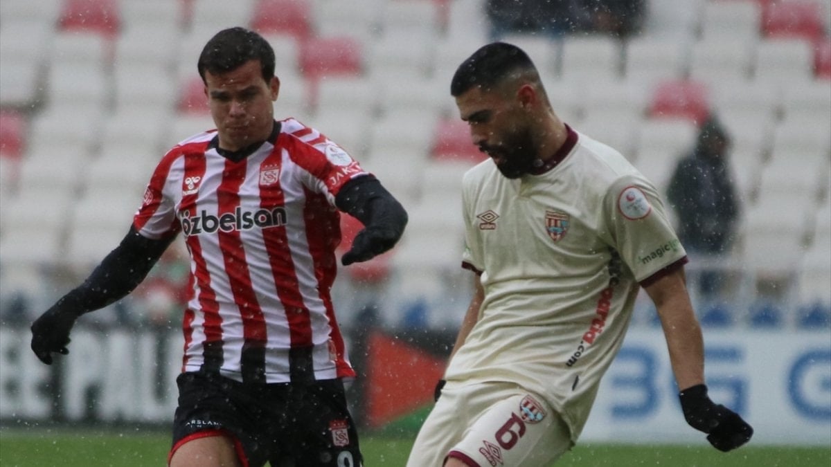 Sivasspor, Bandırmaspor'u iki golle geçti