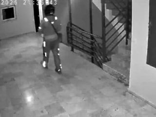 Ankara'da sipariş götürdüğü binaya tuvaletini yaptı