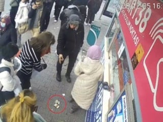 Kayseri'de bilet gişesi önünde 250 euro düşürdü