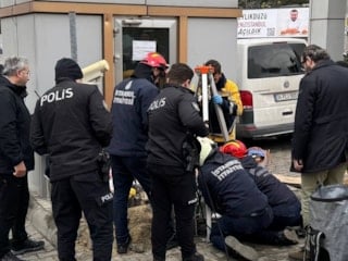 Beylikdüzü’nde rögar kazası: Yaralanan işçi itfaiye ekiplerince kurtarıldı