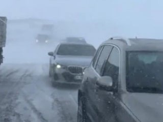 Tendürek Geçidi’nde ulaşım felç oldu