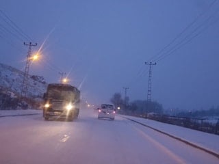 Kars–Selim–Göle yolunda kar ve tipi ulaşımı durdurdu