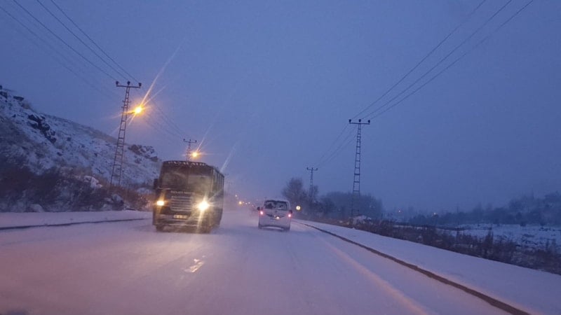 Kars–Selim–Göle yolunda kar ve tipi ulaşımı durdurdu