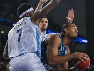 Türk Telekom, Anadolu Efes'i mağlup etti