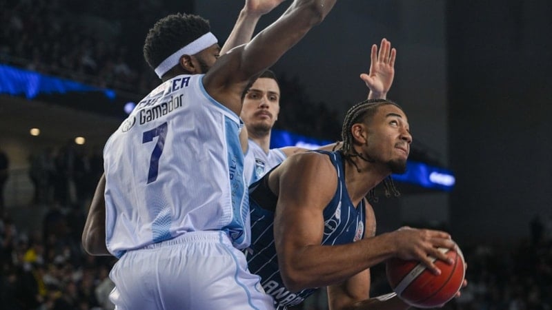 Türk Telekom, Anadolu Efes'i mağlup etti