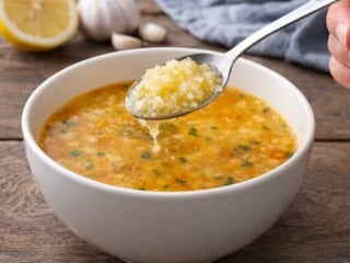 Çorbaya 1 kaşık ekleyin, kışı sapasağlam geçirin! Antibiyotik ve C vitamini etkisi...