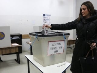 Kosova halkı erken seçimler için sandık başında