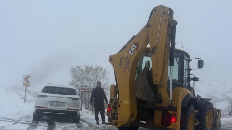 Batman'da kardan kapanan 5 köy yolu ulaşıma açıldı