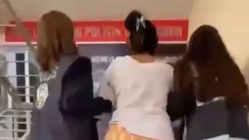 İzmir'de 61 yıl kesinleşmiş hapis cezası bulunan firari yakalandı