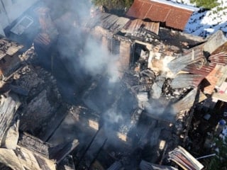 Rize'de bir evde çıkan yangın 2 evi daha küle çevirdi