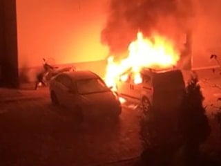 Samsun'da park halindeki otomobilden alevler yükseldi