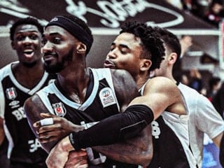 Beşiktaş, Aliağa Petkimspor'u son saniye üçlüğüyle yendi