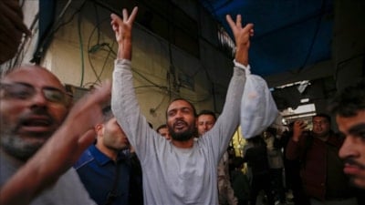 İsrail, Gazze'de 10 Filistinli esiri serbest bıraktı