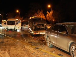 Denizli'de 5 aracın karıştığı zincirleme kaza çok sayıda kişi yaralandı