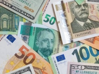 Bulgaristan'da leva tarih oluyor: Yerini euro alacak