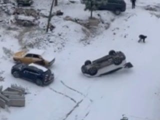 Malatya'da kayan araç park halindeki aracı devirdi