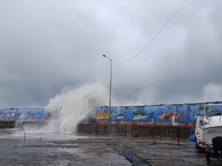 Akçakoca’da fırtına etkisi: Dalga boyu 5 metreye yaklaştı