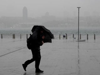 İstanbul'a fırtına uyarısı: Saatte 75 km hızında şiddetli rüzgar bekleniyor