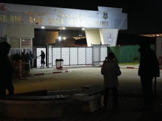 Edirne'de 12 yıl sonra tahliye olan mahkum mutluluk gözyaşları döktü