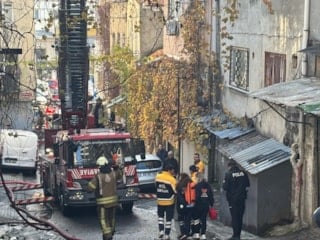 Şişli’de 2 katlı binada yangın paniği