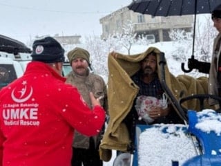 Siirt’te mahsur kalan diyaliz hastası tahliye edildi