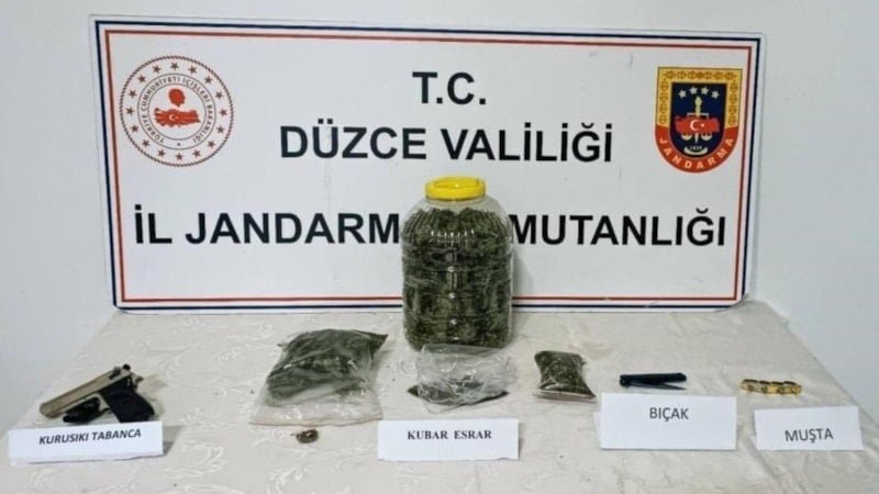 Düzce'de bidondan turşu yerine uyuşturucu çıktı