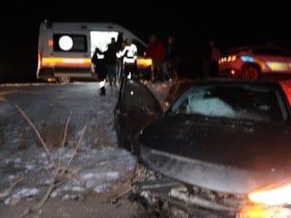 Nevşehir'de kontrolden çıkan otomobil kayaya çarparak durabildi