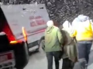 Hakkari'de kar engelini iş makineleriyle aştılar