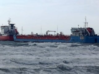 İstanbul'da iki tankerden acil durum çağrısı