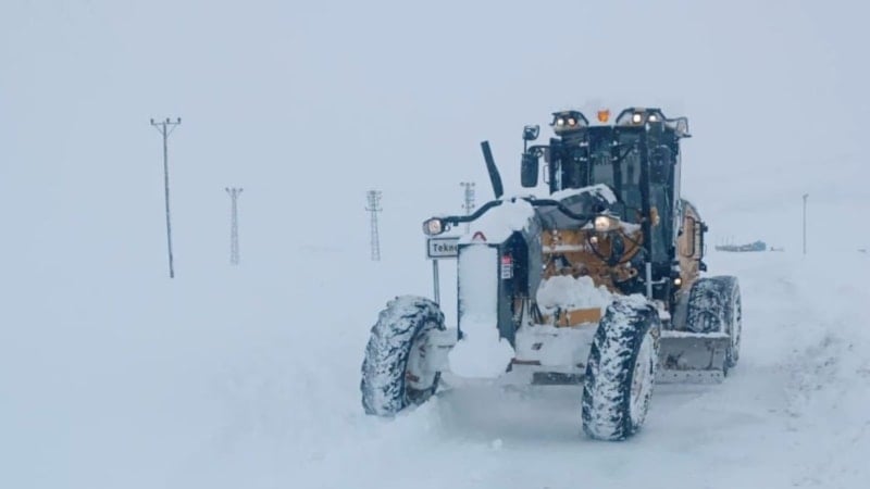 Hakkari'de 281 yerleşim yeri ulaşıma kapandı