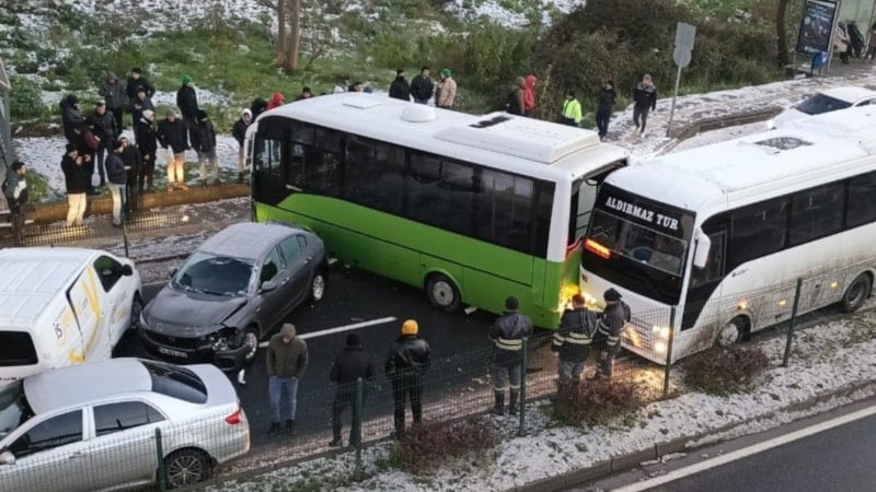 Zonguldak'ta buzlanan yolda kaza