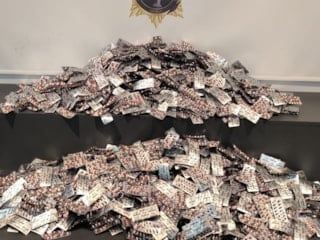 Samsun'da arızalı araç sürücüsüyle uyuşturucu sevkiyatı: 28 bin hap ele geçirildi