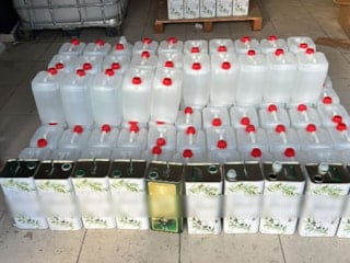 İstanbul'da 3 bin litre kaçak alkol ele geçirildi