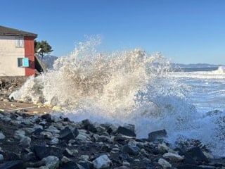 Ordu’da fırtınayla beraber dalga boyu 5 metreye ulaştı
