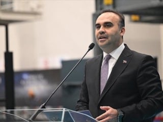 Mehmet Fatih Kacır, fındık kabuğundan sanayide kullanılan “aktif karbon” üreten firmayı ziyaret etti