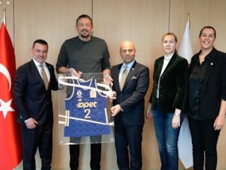 Fenerbahçeli yöneticiler, Hidayet Türkoğlu'nu ziyaret etti