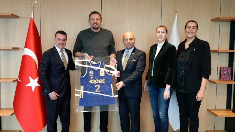 Fenerbahçeli yöneticiler, Hidayet Türkoğlu'nu ziyaret etti