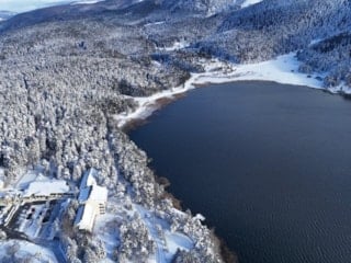 Bolu'da karla kaplı Abant'ta eşsiz manzara