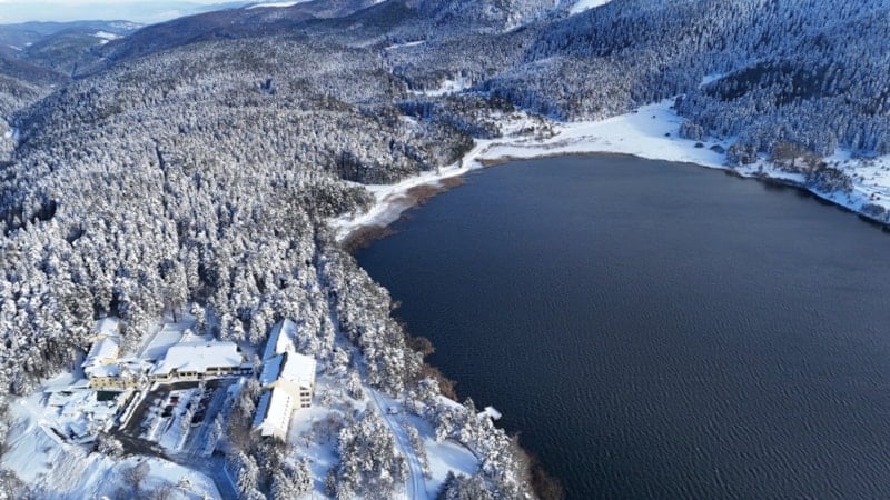 Bolu'da karla kaplı Abant'ta eşsiz manzara