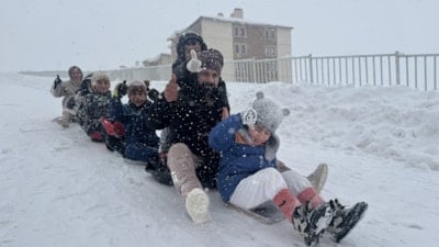 Beyaz örtü yurdu esir aldı: Kar yağışı nedeniyle tatil haberleri peş peşe geliyor