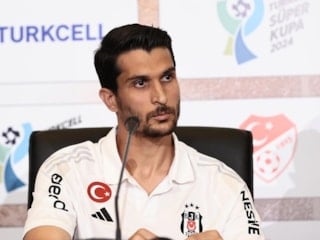 Necip Uysal, sezon sonu futbolu bırakma kararı aldığını duyurdu