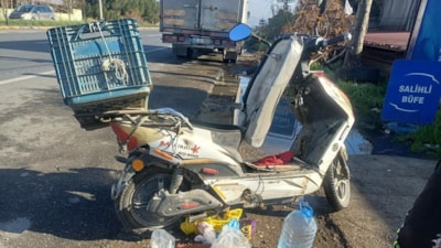 Manisa'da otomobil ile çarpışan elektrikli bisikletin sürücüsü hayatını kaybetti