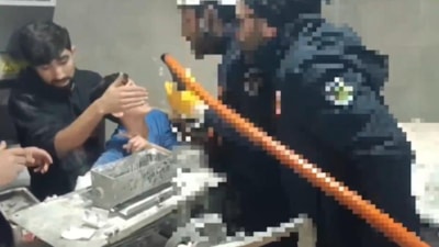 Şanlıurfa'da kolu hamur makinesine sıkışan çocuğu itfaiye kurtardı