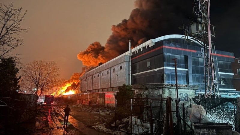 İstanbul Esenyurt'ta fabrikada yangın çıktı