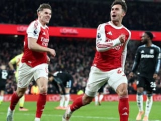 Premier Lig lideri Arsenal, 2025'i galibiyetle kapadı