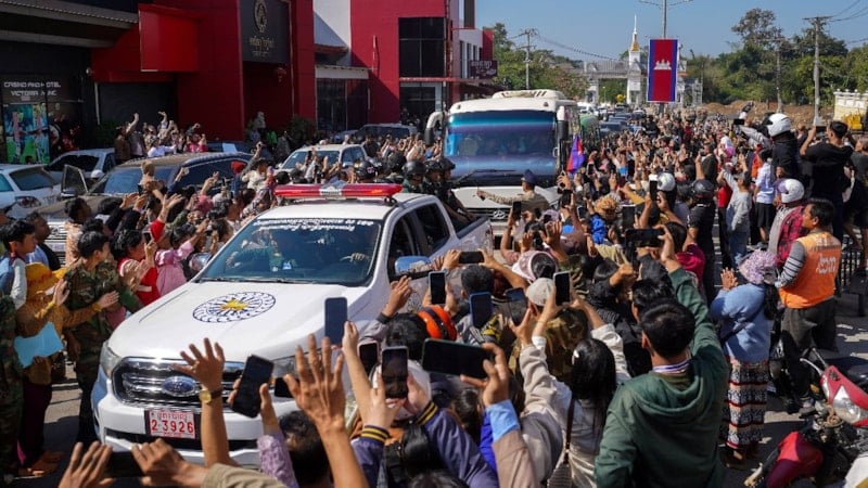 Tayland, 155 gündür alıkoyduğu 18 Kamboçyalı askeri iade etti