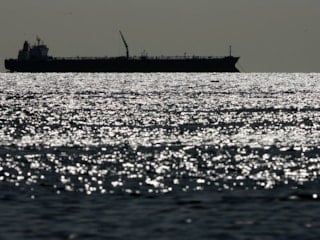 ABD Sahil Güvenliğinden kaçan tankerin mürettebatı gemiye Rus bayrağı çizdi