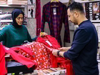 Adana'da yılbaşı öncesi kırmızı çamaşır satışları arttı