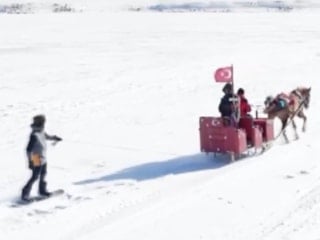 Kars - Çıldır Gölü'nde atlı kızakla snowboard heyecanı