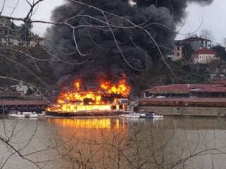 Sera Gölü kıyısındaki turistik tesis alevlere teslim oldu